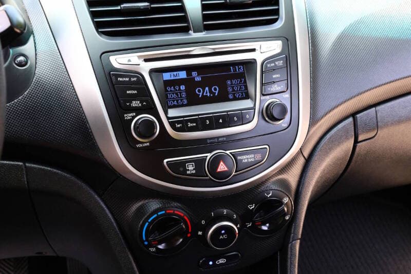 2016 Hyundai Accent 16
