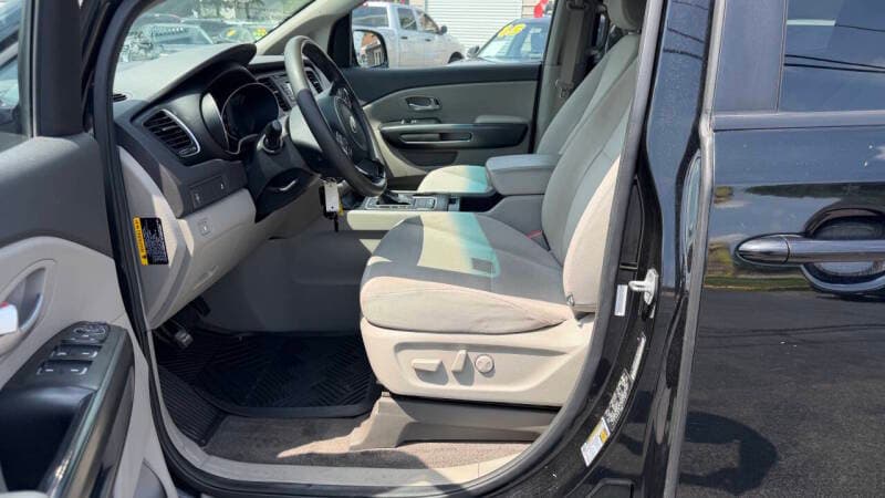 2015 Kia Sedona 9
