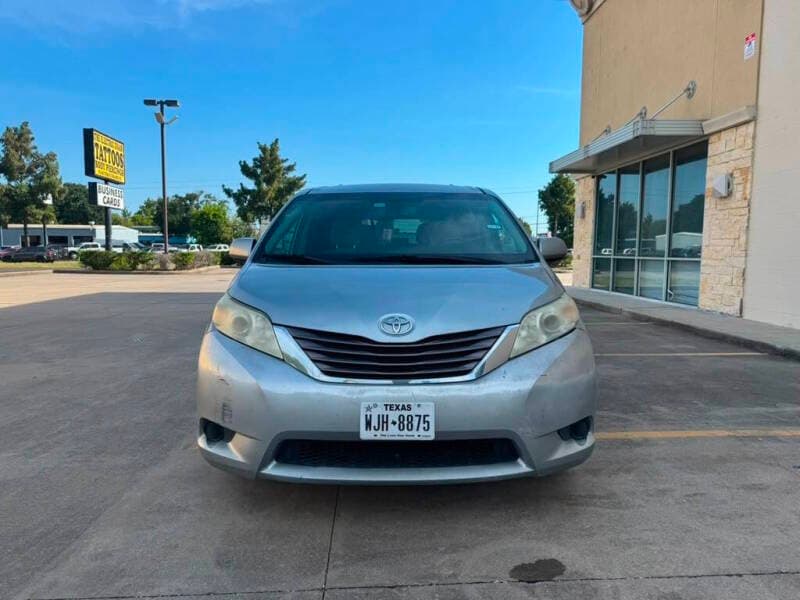 2015 Toyota Sienna 5