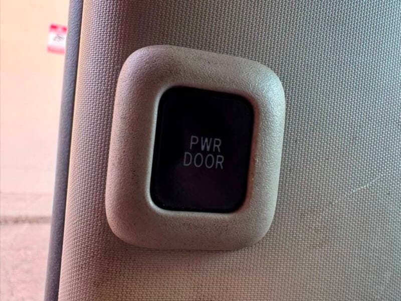 2015 Toyota Sienna 33