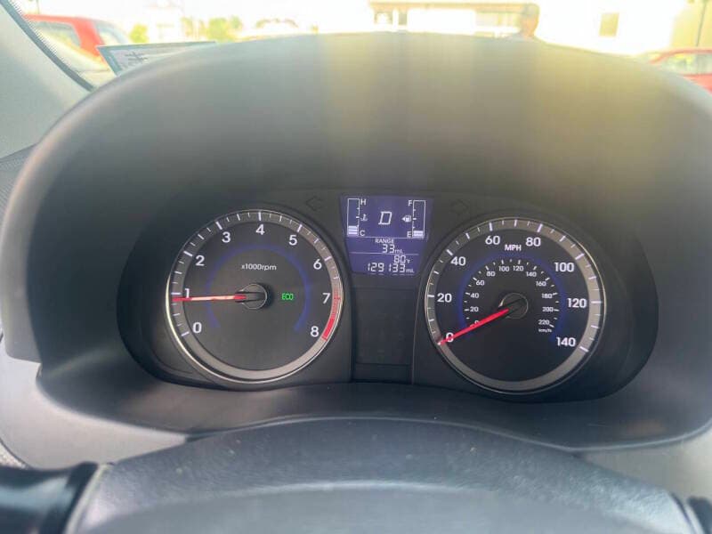 2016 Hyundai Accent 25