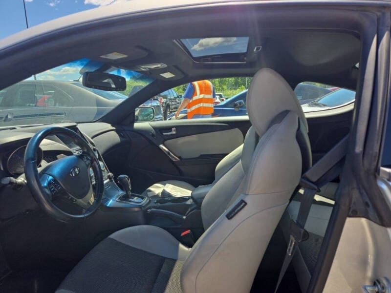 2014 Hyundai Genesis Coupe 9