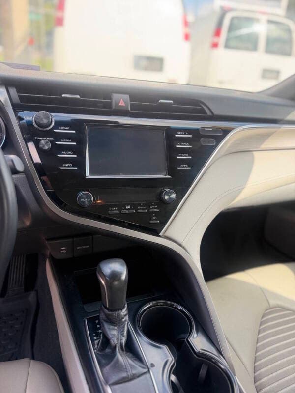 2018 Toyota Camry 16