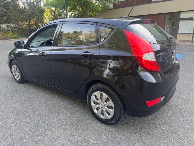 2016 Hyundai Accent 19