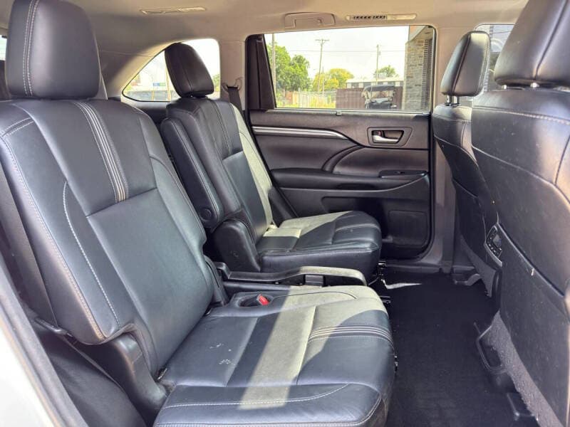2017 Toyota Highlander 23