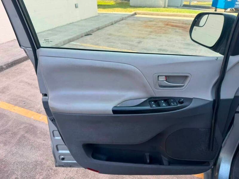 2015 Toyota Sienna 31