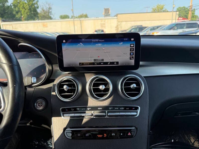 2021 Mercedes-Benz GLC 17