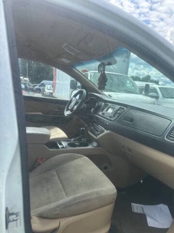 2016 Kia Sedona 8