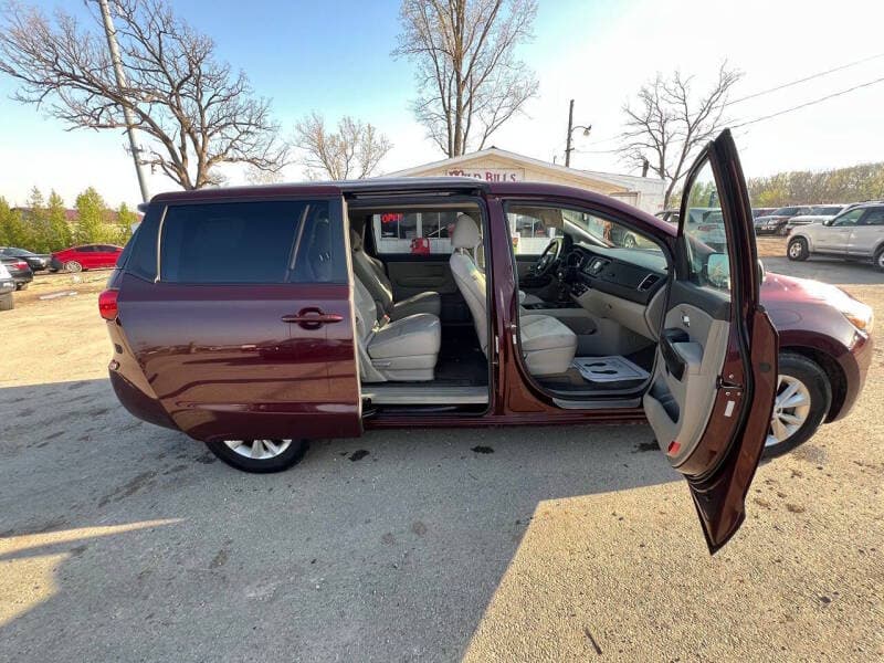 2015 Kia Sedona 20