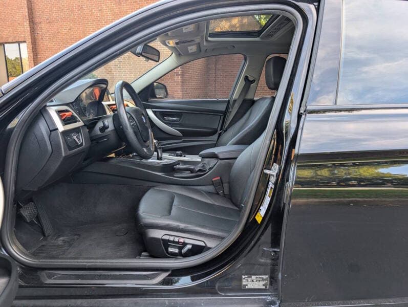 2017 BMW 3 Series 23