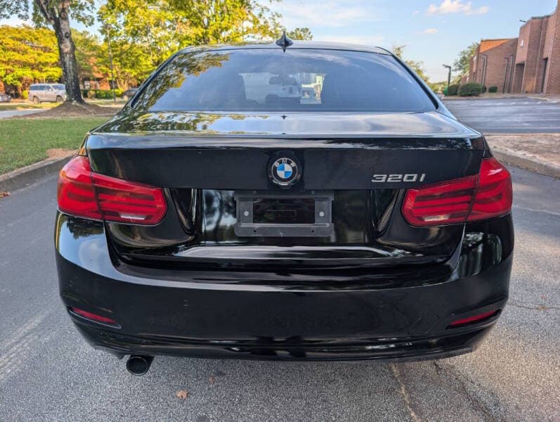 2017 BMW 3 Series 18
