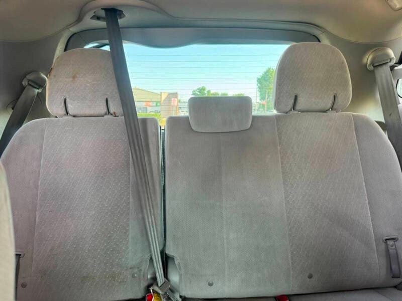 2015 Toyota Sienna 18