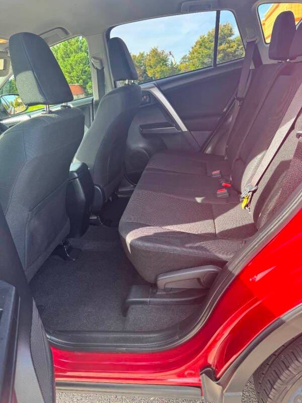 2017 Toyota RAV4 19