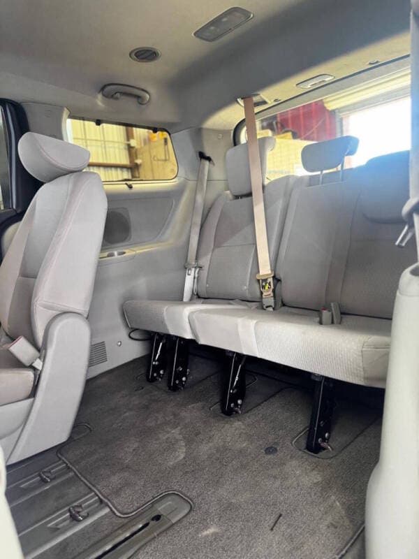 2016 Kia Sedona 15