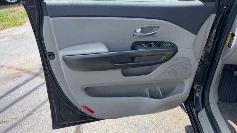 2015 Kia Sedona 8