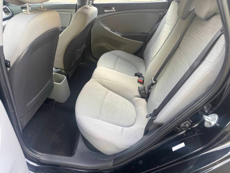 2016 Hyundai Accent 24