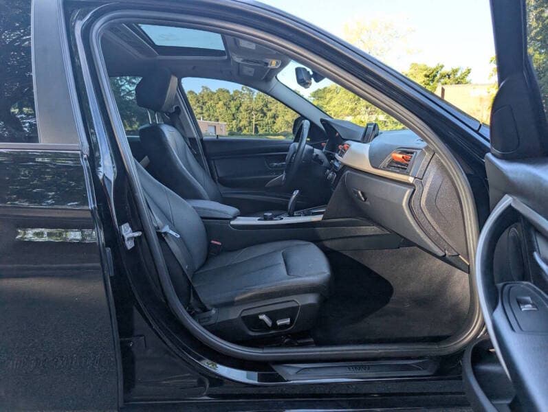 2017 BMW 3 Series 25