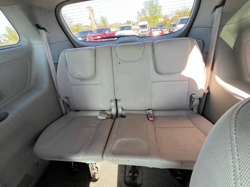 2015 Kia Sedona 12