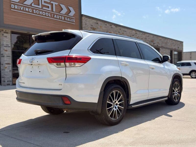 2017 Toyota Highlander 7