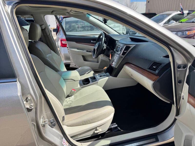 2014 Subaru Outback 19