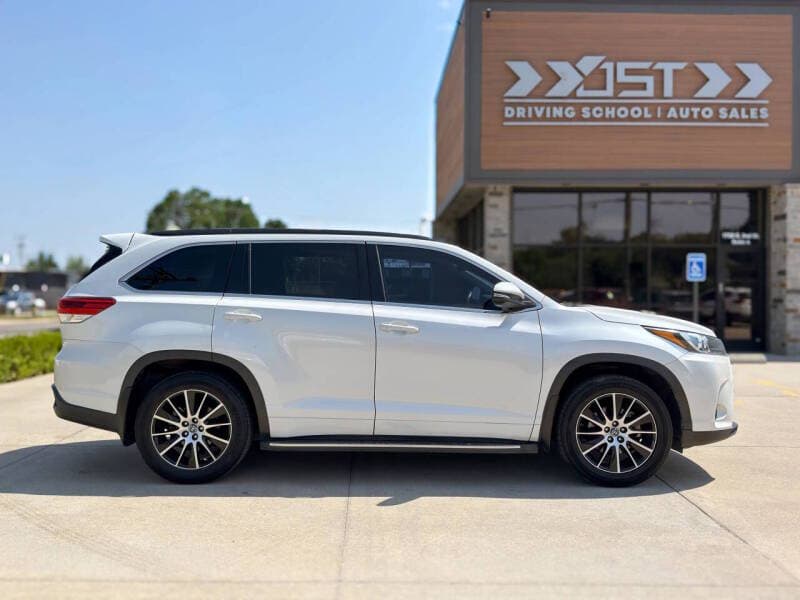 2017 Toyota Highlander 8