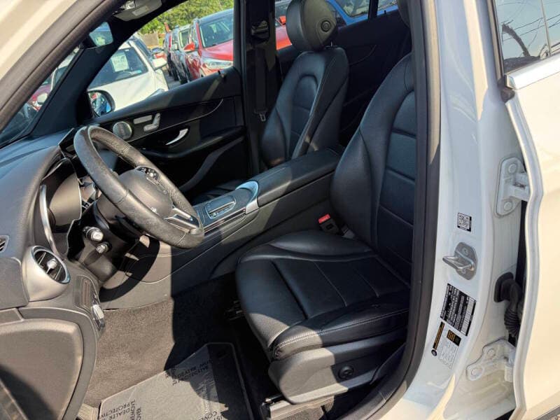 2021 Mercedes-Benz GLC 6