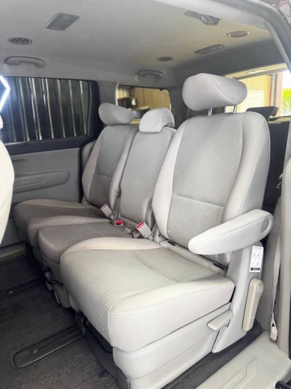 2016 Kia Sedona 16