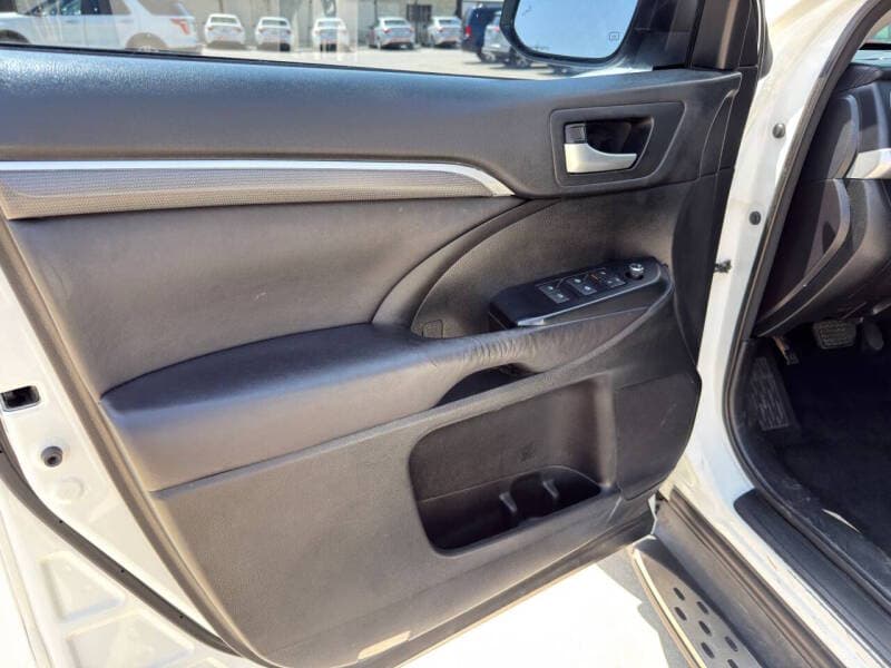 2017 Toyota Highlander 33