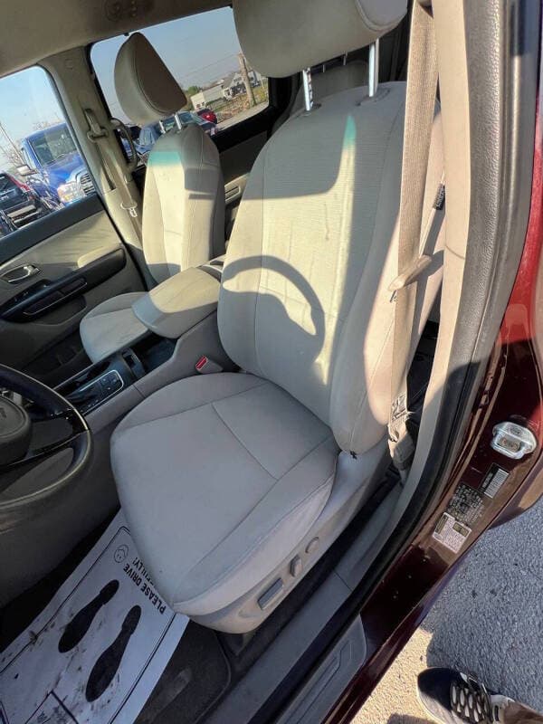 2015 Kia Sedona 2
