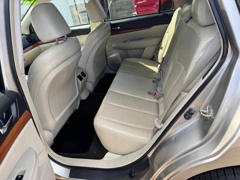 2014 Subaru Outback 16