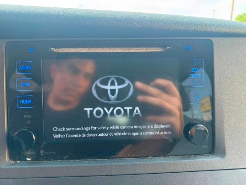2015 Toyota Sienna 24