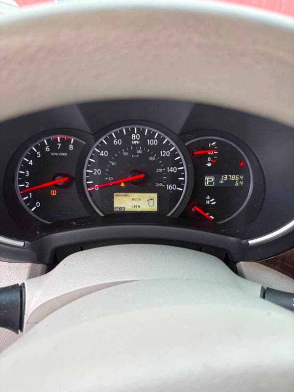 2014 Nissan Quest 2
