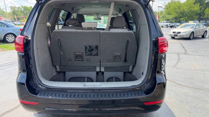 2015 Kia Sedona 17