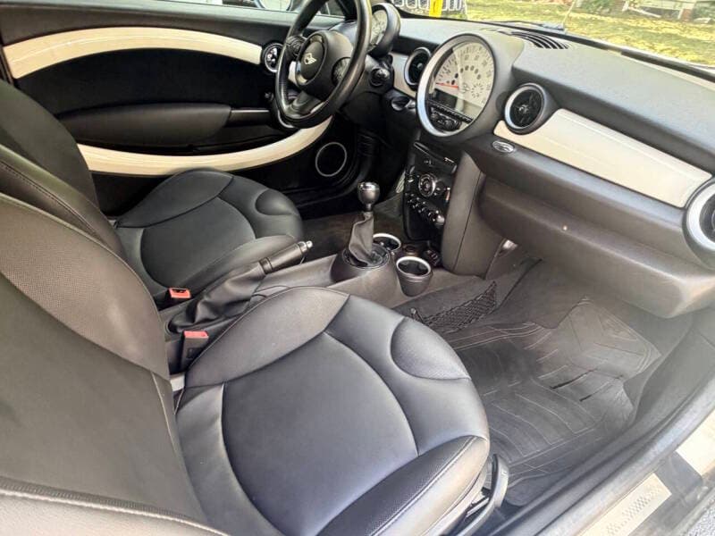 2014 MINI Cooper 13