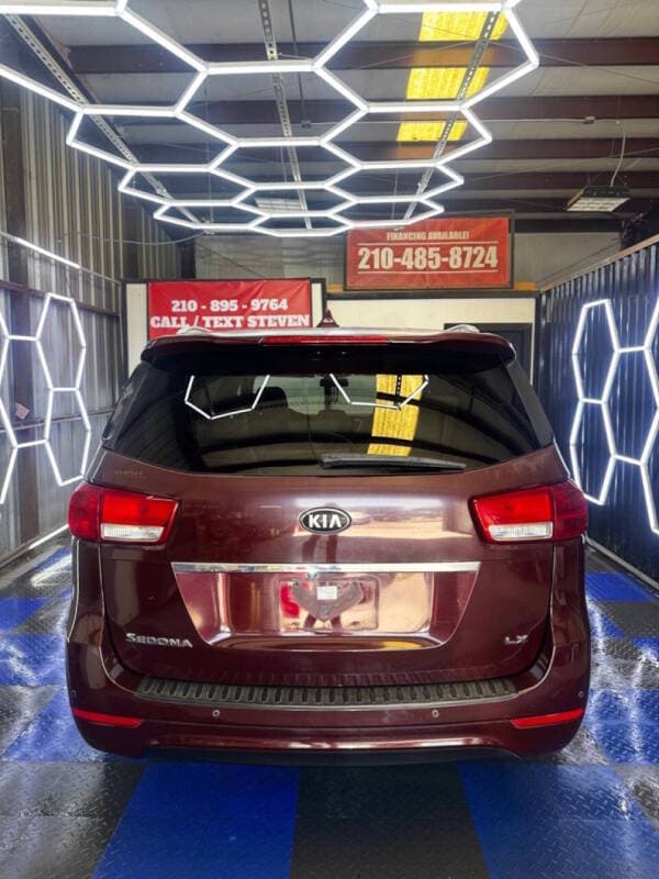 2016 Kia Sedona 26