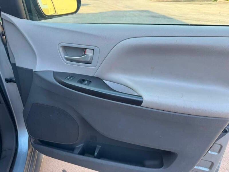 2015 Toyota Sienna 39