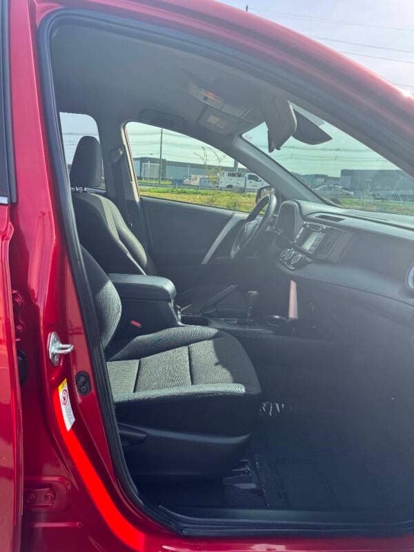 2017 Toyota RAV4 18