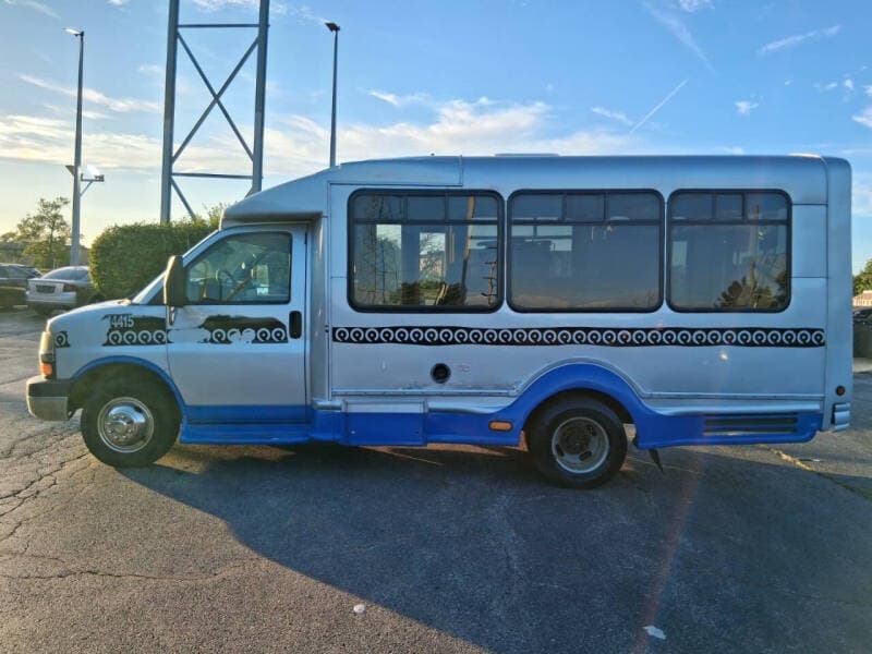 2014 Chevrolet Express Cutaway 4
