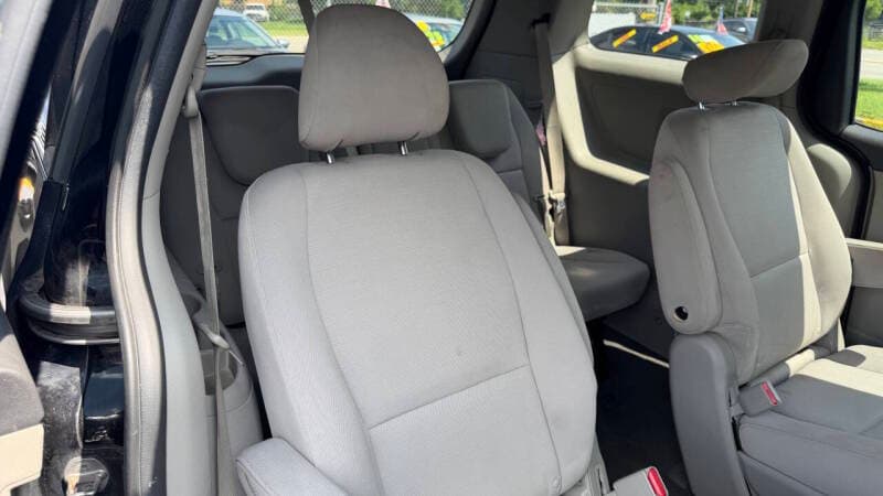 2015 Kia Sedona 19