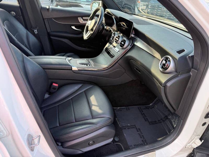 2021 Mercedes-Benz GLC 8