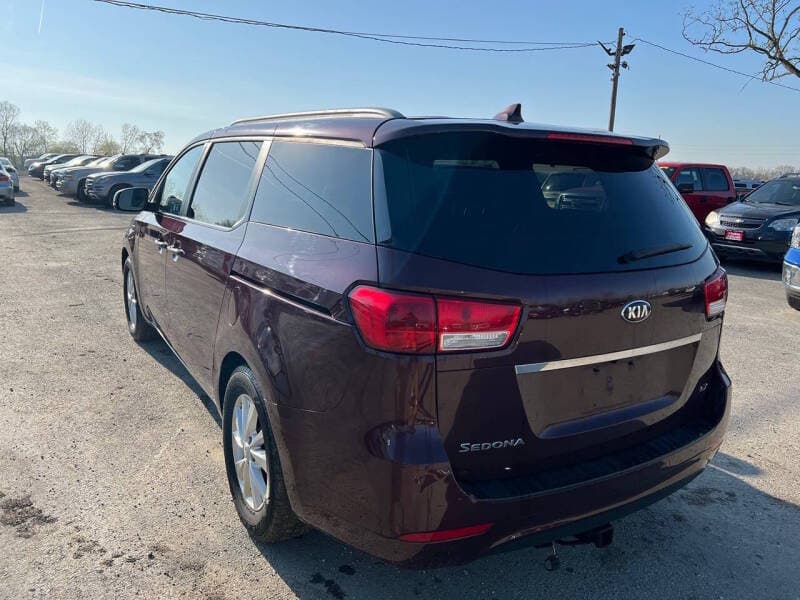 2015 Kia Sedona 27