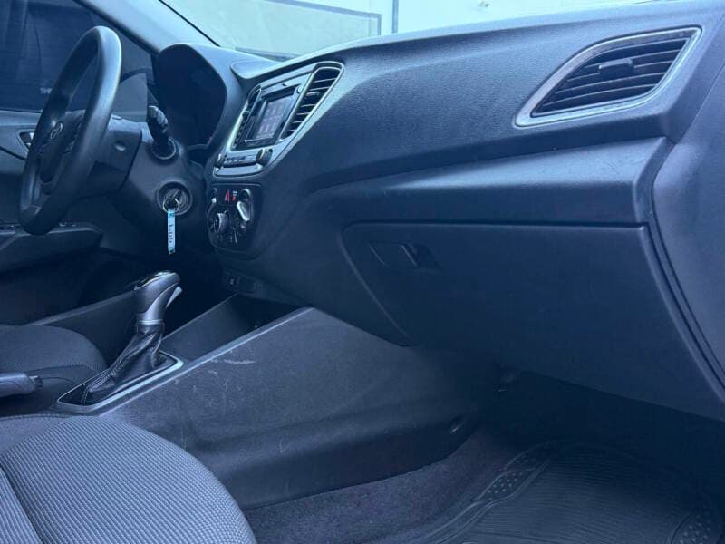 2022 Hyundai Accent 24
