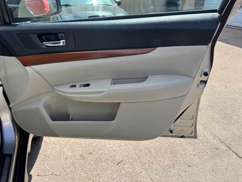 2014 Subaru Outback 17