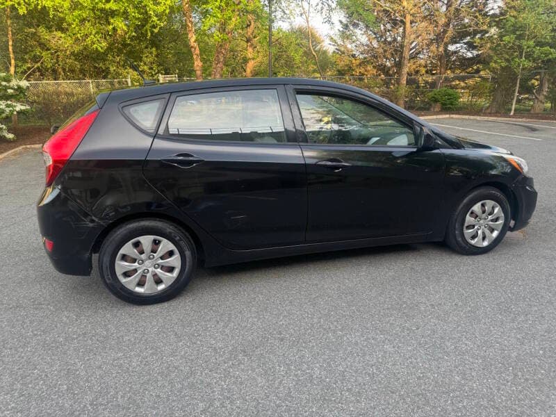 2016 Hyundai Accent 11