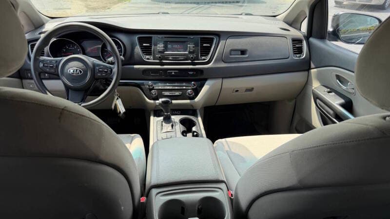 2015 Kia Sedona 15