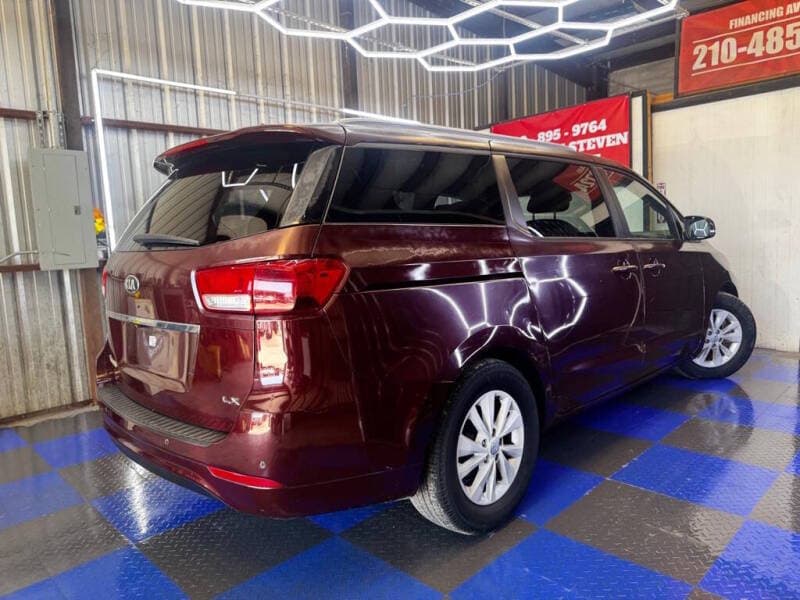 2016 Kia Sedona 24