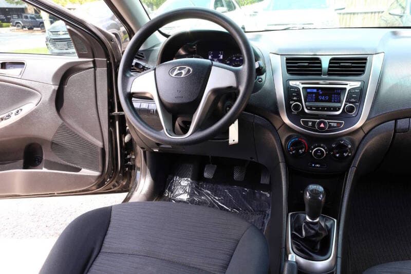2016 Hyundai Accent 14
