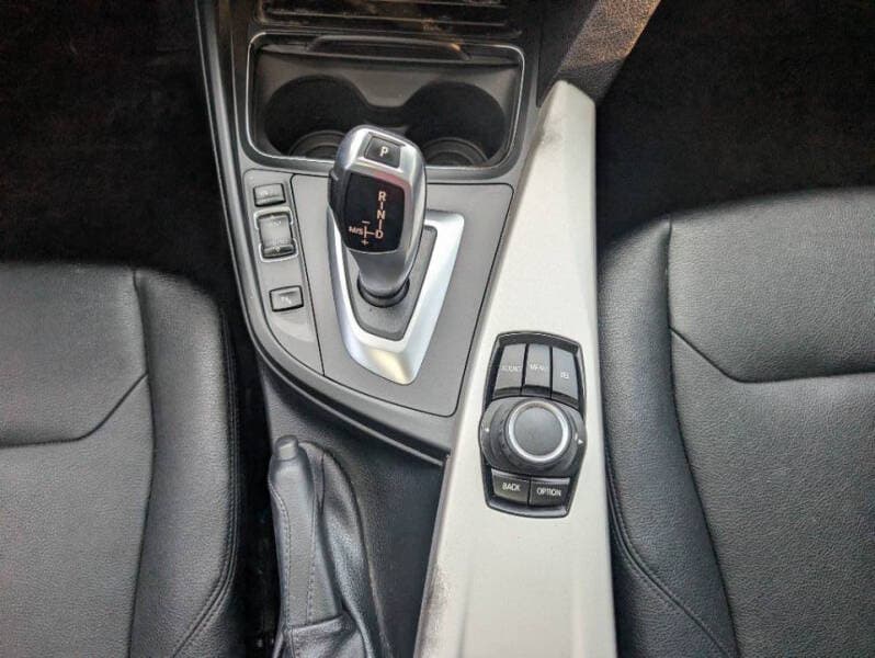2017 BMW 3 Series 10