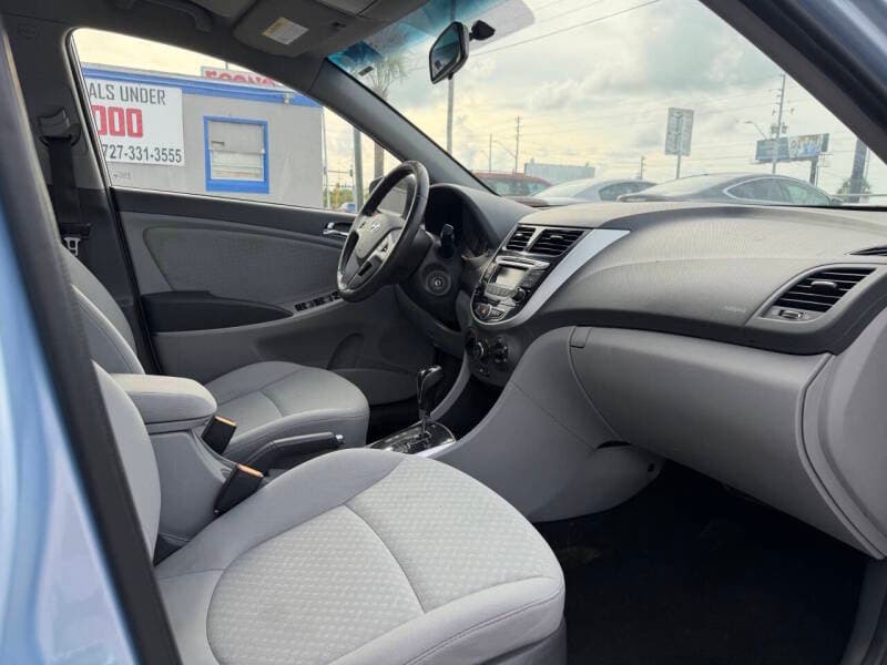 2014 Hyundai Accent 7