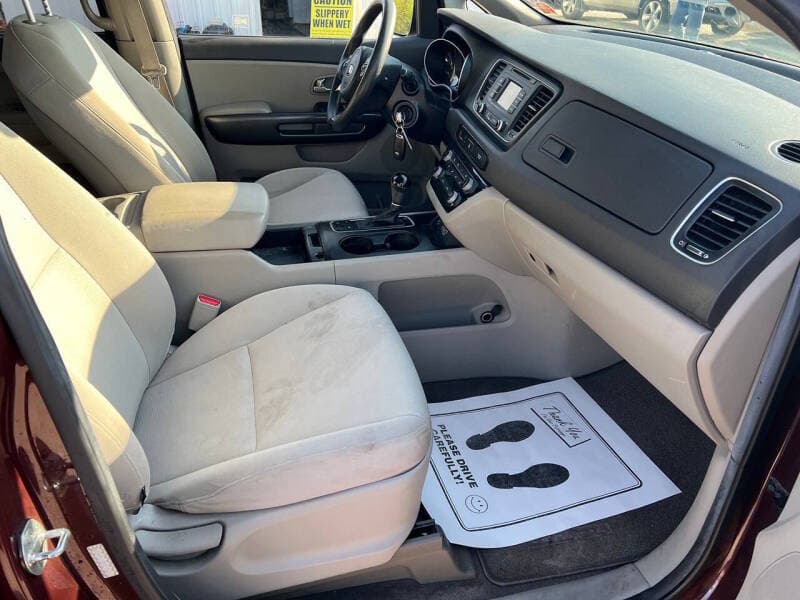 2015 Kia Sedona 15